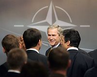 Le président américain George W. Bush, à la fin du sommet de l'Otan, à Riga (Lettonie), le 29 novembre 2006. 

		(Photo: AFP)