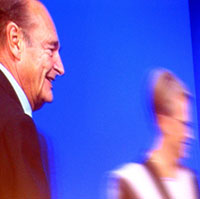 Jacques Chirac et Michèle Alliot-Marie sur l'écran géant du Congrès des maires. &#13;&#10;&#13;&#10;&#9;&#9;(Photo : Florent Guignard/RFI)