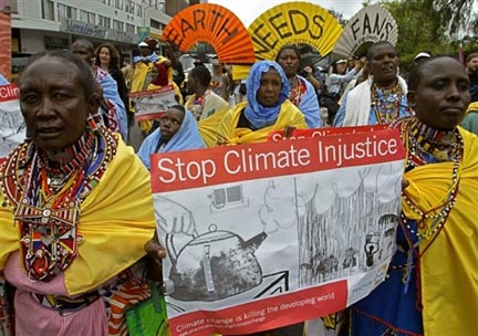 A Nairobi, au Kenya, où se déroule la conférence mondiale sur le climat, des manifestants massaï appellent à des actions urgentes pour combattre les effets du changement climatique.(Photo : AFP)