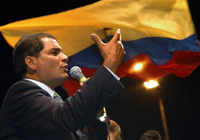 Le futur président équatorien Rafael Correa lors de son discours de victoire dimanche à Quito. 

		(Photo : AFP)