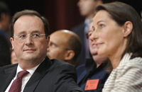 Ségolène Royal et François Hollande ont effectué, devant les militants réunis au congrès du Parti socialiste, un numéro de duettiste assez au point. 

		(Photo : AFP)