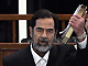 L'ancien dictateur irakien Saddam Hussein, devant le tribunal, le 5 novembre 2006. 

		(Photo: AFP)