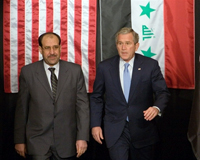 Le président George W. Bush a exprimé jeudi sa confiance dans le Premier ministre irakien&nbsp;Nouri al-Maliki, et a de nouveau refusé un retrait précipité des troupes américaines. 

		(Photo : AFP)