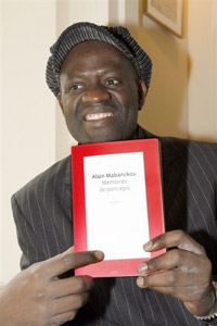 Alain Mabanckou lauréat du prix Renaudot 2006 pour son roman «Memoires de porc-epic.» &#13;&#10;&#13;&#10;&#9;&#9;(Photo : AFP)
