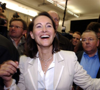 Ségolène Royal élue candidate du Parti Socialiste par les militants pour l'élection présidentielle française de 2007. 

		(Photo : AFP)