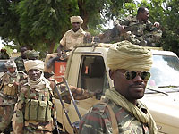 Militaires tchadiens en patrouille vers Am Timan (Sud-Est du Tchad). 

		(Photo: AFP)