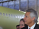 Le Premier ministre français Dominique de Villepin visite à Toulouse la chaîne d'assemblage des Airbus A-320, le 14 novembre 2006. 

		(Photo: AFP)