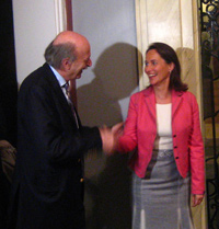 Ségolène Royal plaisante avec Walid Joumblatt devant le domicile du chef du Parti socialiste libanais. &#13;&#10;&#13;&#10;&#9;&#9;(Photo : Florent Guignard/ RFI)