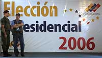 Ambiance de campagne électorale à Caracas, le 2 décembre 2006. 

		(Photo: AFP)