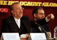 Le ministre iranien des Affaires étrangères, Manouchehr Mottaki, a ouvert ce lundi la conférence sur l'holocauste. 

		(Photo : AFP)