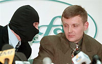 Alexander Litvinenko, en novembre 1998 à Moscou. Dans une conférence de presse, il dénonçait alors l'ordre du FSB qui aurait été de tuer l'homme d'affaires Boris Berezovski. 

		(Photo: AFP)
