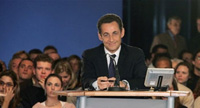 Nicolas Sarkozy, lors du premier forum, le 9 décembre 2006 à La Défense. 

		(Photo: AFP)