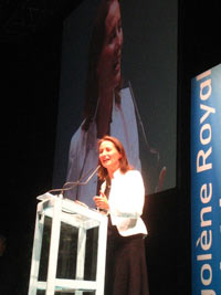 ... et avant de prononcer à la tribune son discours final. &#13;&#10;&#13;&#10;&#9;&#9;(Photo : Florent Guignard/RFI)