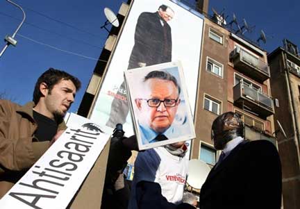 Le mouvement Vetëvendosje (Autodétermination) poursuit sa campagne pour l'indépendance et proteste par avance contre le plan onusien de Martti Ahtisaari. (Photo : AFP)