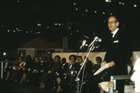 Le président Valéry Giscard d'Estaing prononce le discours d'inauguration du centre, le 31 janvier 1977. (Source : Centre Pompidou)
