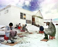 Un peu plus de 150 000 Inuits vivent répartis entre l’Alaska, le Canada, le Groenland, la Scandinavie et la Russie. 

		(Photo : AFP)