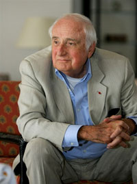 En 2004, Jean-François Deniau était au Tchad pour l'ONG Care-France dont il était le président d'honneur. 

		(Photo : AFP)