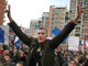 Des partisans du Parti radical serbe manifestent, le 17 janvier 2007 à Mitrovica, au Kosovo. La formation d’extrême-droite est créditée de 30% des intentions de vote. 

		(Photo : AFP)