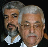 Khaled Meshaal (g) et Mahmoud Abbas (d) s'étaient déjà rencontrés le 21 janvier 2007 à Damas en Syrie. 

		(Photo : AFP)