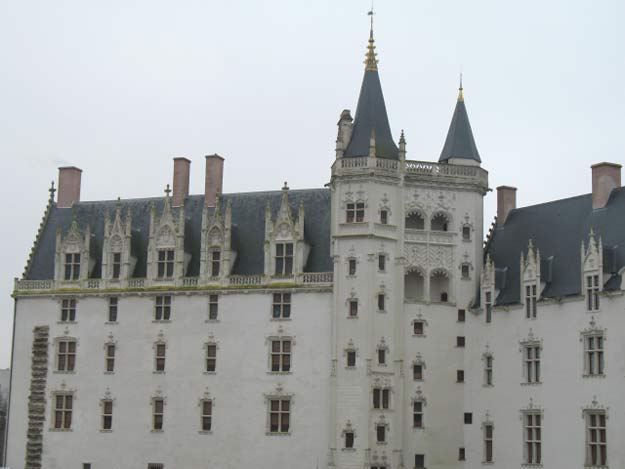 De gauche à droite : le grand logis, la tour de la couronne d'or et le grand gouvernement. La façade de l'époque renaissance du château des ducs de Bretagne. &#13;&#10;&#13;&#10;&#9;&#9;(Photo : Ville de Nantes / Cécile Langlois)