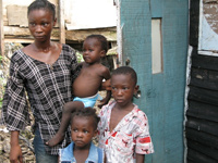 Karine, son mari et ses enfants ont été infectés par le choléra. 

		(Photo : Olivia Marsaud/ RFI)