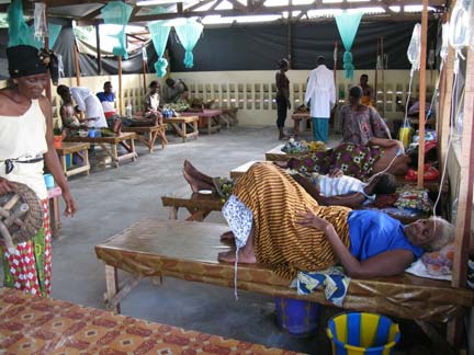 Le site pour les malades du choléra à l'hôpital de Tié Tié. (Photo : Olivia Marsaud/ RFI)