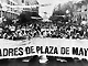 Défilé des Mères de la place de Mai le 21 mars 1985 à Buenos Aires.(Photo: AFP)