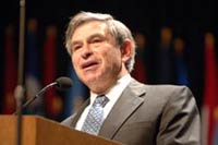 Le président de la Banque mondiale, Paul Wolfowitz. La Banque mondiale est tentée de maintenir le niveau d’aide actuel et de distribuer le surplus en fonction de la gouvernance. 

		(Photo: World Bank / Caroline Suzman)