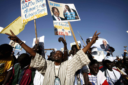 Les partisans du président sortant affirme qu'Abdoulaye Wade a été réélu. 

		(Photo : Reuters)
