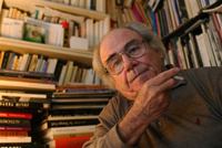 Le sociologue et philosophe français Jean Baudrillard - ici en 2001 - est décédé mardi à Paris, à 77 ans. 

		(Photo : AFP)
