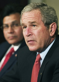 Bush a réaffirmé son soutien à Gonzales 

		(Photo : AFP)