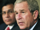 Bush a réaffirmé son soutien à son ministre de la Justice, Alberto Gonzales, en première ligne dans l’affaire des procureurs limogés. 

		(Photo : AFP)
