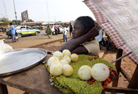 Les Guinéens comptent sur le nouveau gouvernement pour apporter des réponses rapides à leurs problèmes quotidiens. 

		(Photo : AFP)