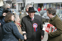 Le leader unioniste protestant Ian Paisley - surnommé «Dr Non» - en campagne mardi 6 mars 2007 dans les rues de Belfast. 

		(Photo : AFP)