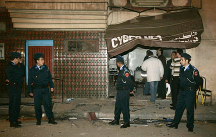 Selon un responsable de la préfecture de Casablanca, le cybercafé n’était pas la cible des deux kamikazes. Ils s'y sont rendus pour recevoir des instructions de leurs dirigeants. &#13;&#10;&#13;&#10;&#9;&#9;(Photo : Reuters)