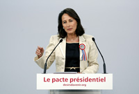 Ségolène Royal, le 18 mars 2007 lors d'un meeting à Paris. 

		(Photo: Reuters)