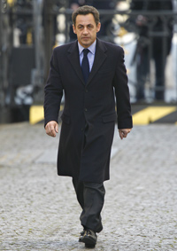 Nicolas Sarkozy a quitté, ce lundi, le ministère de l'Intérieur dont il a remis les clefs à François Baroin. 

		(Photo : Reuters)