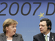 La chancelière allemande Angela Merkel et le président de la Commission européenne José Manuel barroso. 

		(Photo : Reuters)