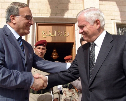 Le secrétaire américain à la Défense Robert Gates a pressé son homologue irakien Abdel Qader al-Obeidi d'accélérer le processus de réconciliation. &#13;&#10;&#13;&#10;&#9;&#9;(Photo : AFP)