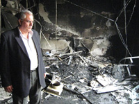 Rebhi Salem, le directeur de l'école américainede Gaza, dans ce qui reste de son bureau. &#13;&#10;&#13;&#10;&#9;&#9;(Photo : Karim Lebhour)