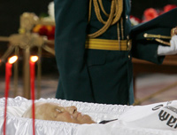 Le Kremlin avait organisé des obsèques nationales pour Boris Eltsine. Les anciens présidents américains George Bush et Bill Clinton avaient fait le déplacement. 

		(Photo : Reuters)