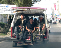 Des hommes armés patrouillent dans Gaza. 

		(Photo : Karim Lebhour)