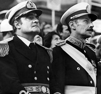 L'amiral Emilio Eduardo Massera (gauche) et le général Jorge Rafael Videla (droite) en 1971. 

		(Photo : AFP)