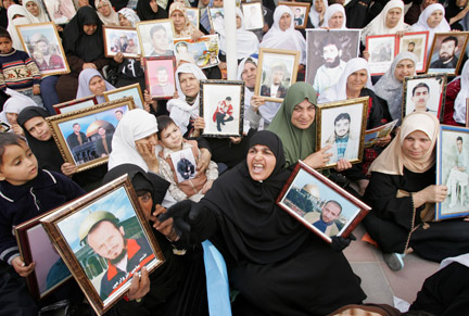 Les familles palestiniennes demandent la libération de leurs proches alors qu'Israël rejette la liste des prisonniers réclamés par le gouvernement palestinien. &#13;&#10;&#13;&#10;&#9;&#9;(Photo : Reuters)