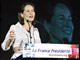 Lors de son meeting, le 23 avril à Valence, Ségolène Royal a «<i>tendu la main</i>» à François Bayrou.(Photo : AFP)