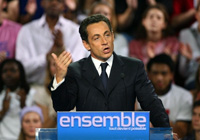 Nicolas Sarkozy lors de son meeting parisien, dimanche 29 avril à Bercy. 

		(Photo : AFP)