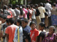 Devant certains bureaux de vote, on pouvait compter plusieurs centaines de personnes alignées, attendant sagement leur tour. 
		(Photo : Reuters)