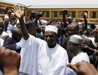 Pratiquement inconnu il y a encore quelques mois, Umaru Yar'Adua remporte haut la main l'élection présidentielle. 

		(Photo : Reuters)