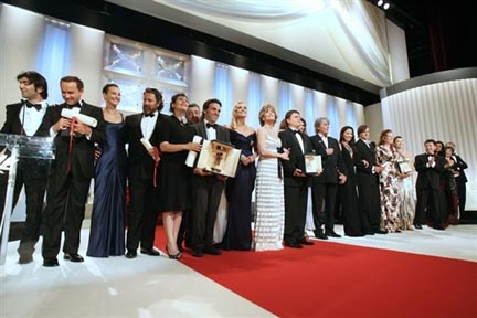 Les gagnants du 60e festival de Cannes lors de la cérémonie de clôture. (Photo : AFP)