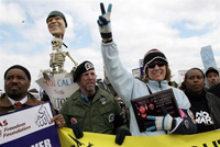 Le 17 mars 2007, Cindy manifestait encore contre la guerre en Irak devant le Pentagone. &#13;&#10;&#13;&#10;&#9;&#9;(Photo : AFP)